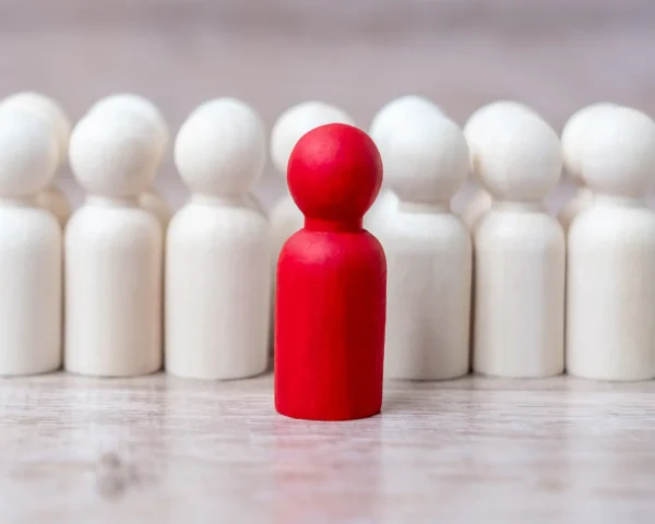Enseñando estrategias para inspirar y motivar a equipos hacia la excelencia, mejorando la comunicación y la confianza.
